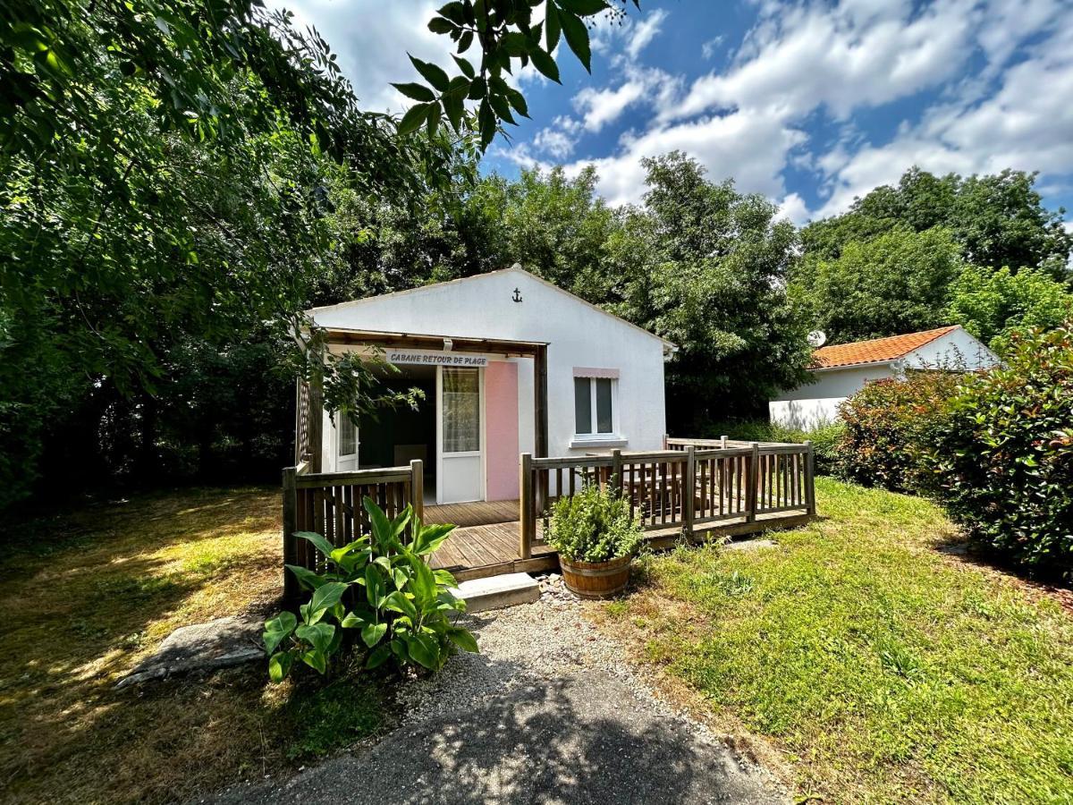 Les Cabanes Du Lac Vandre Exterior photo