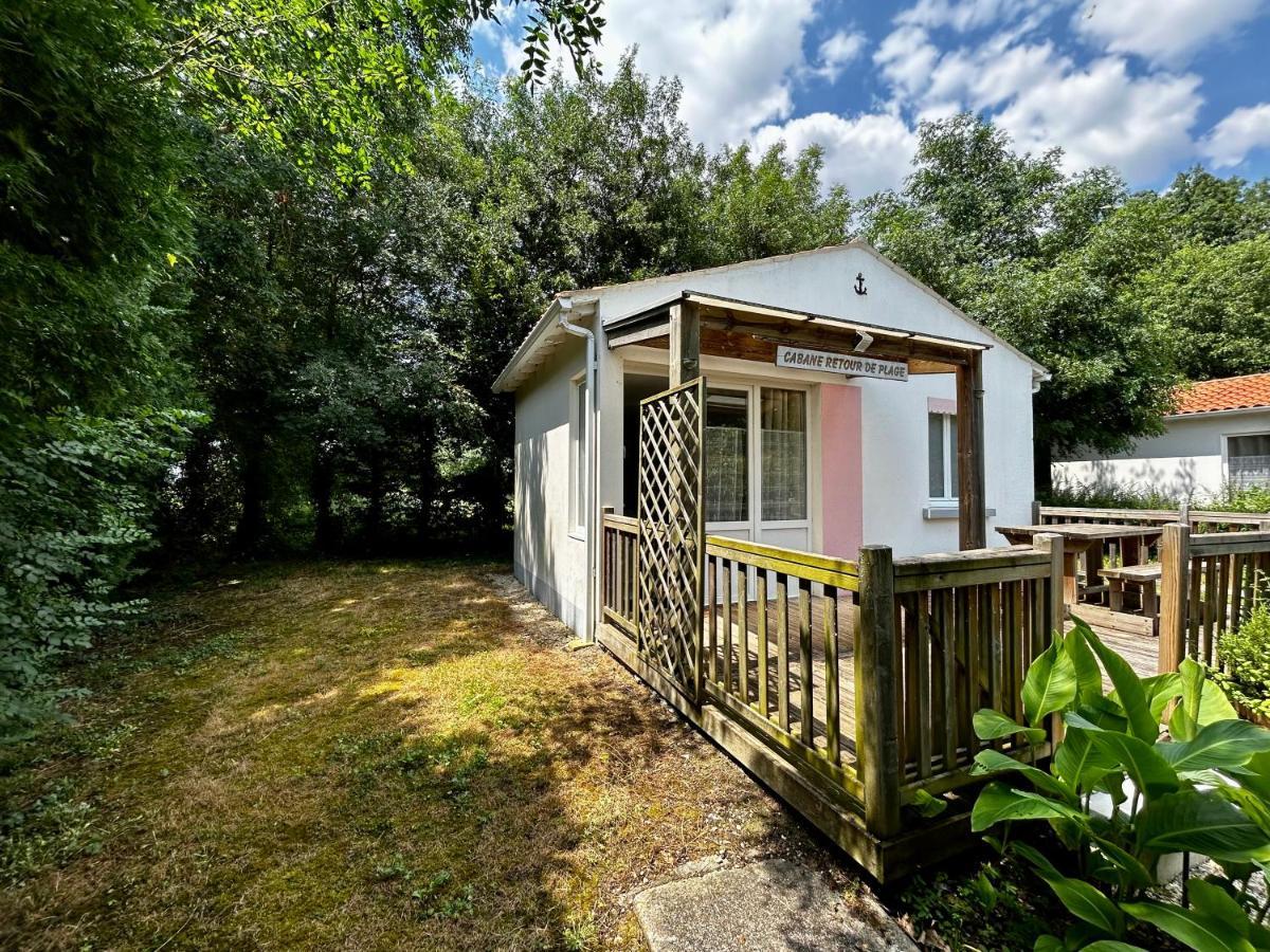 Les Cabanes Du Lac Vandre Exterior photo