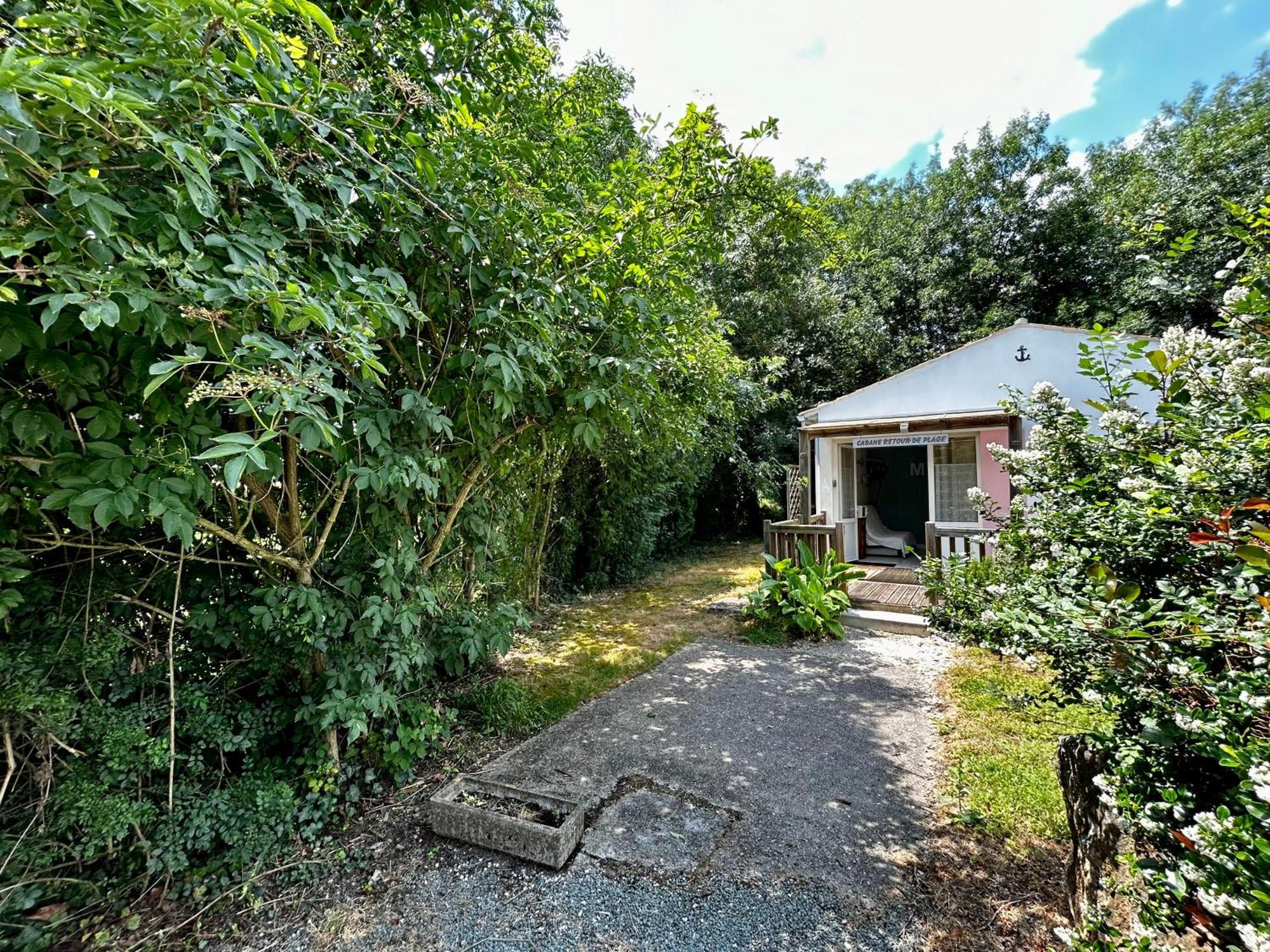 Les Cabanes Du Lac Vandre Exterior photo